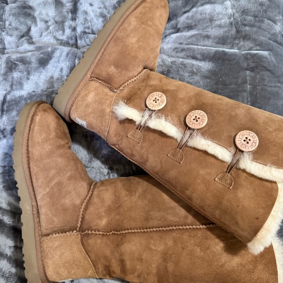 UGG Brown Women's Winter Boots with Cream Fur Bailey Button - Picture 5 of 9